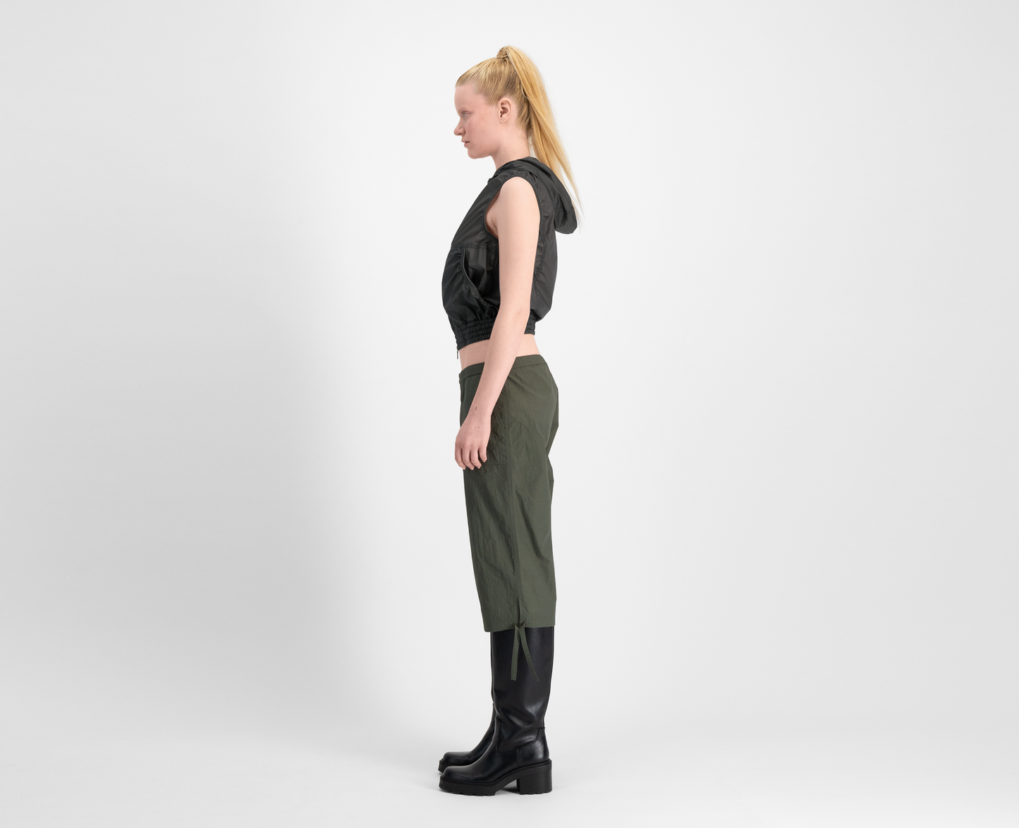 Ladies capri cargo pants, khaki