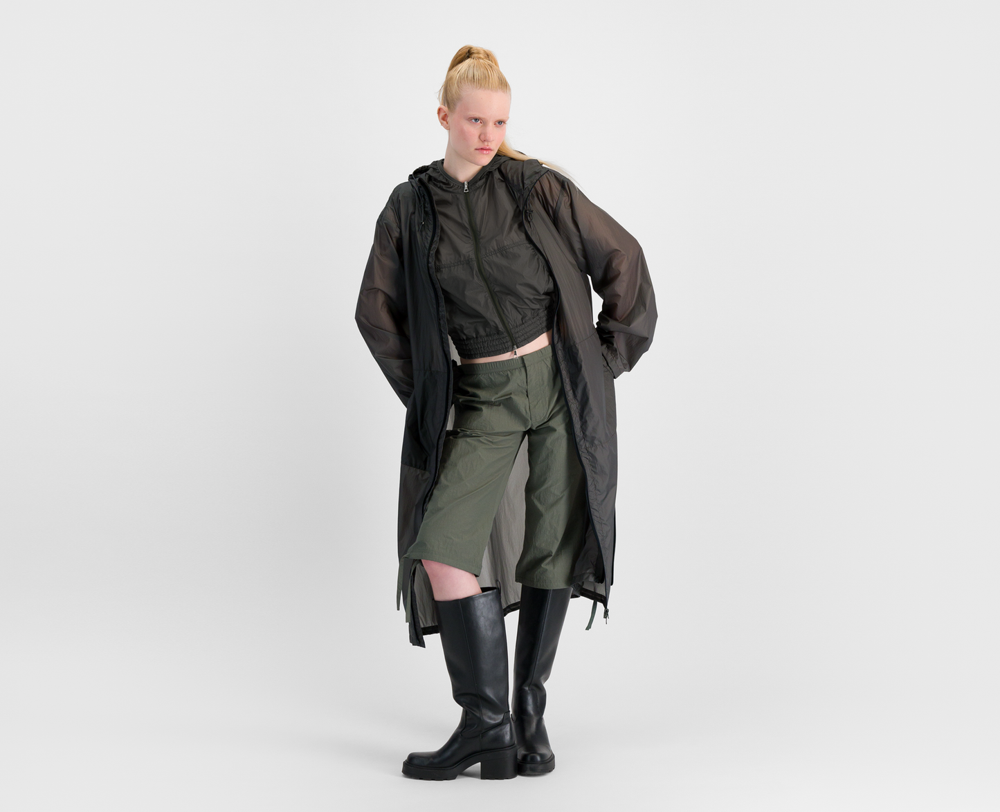 Pantaloni capri cargo da donna, kaki