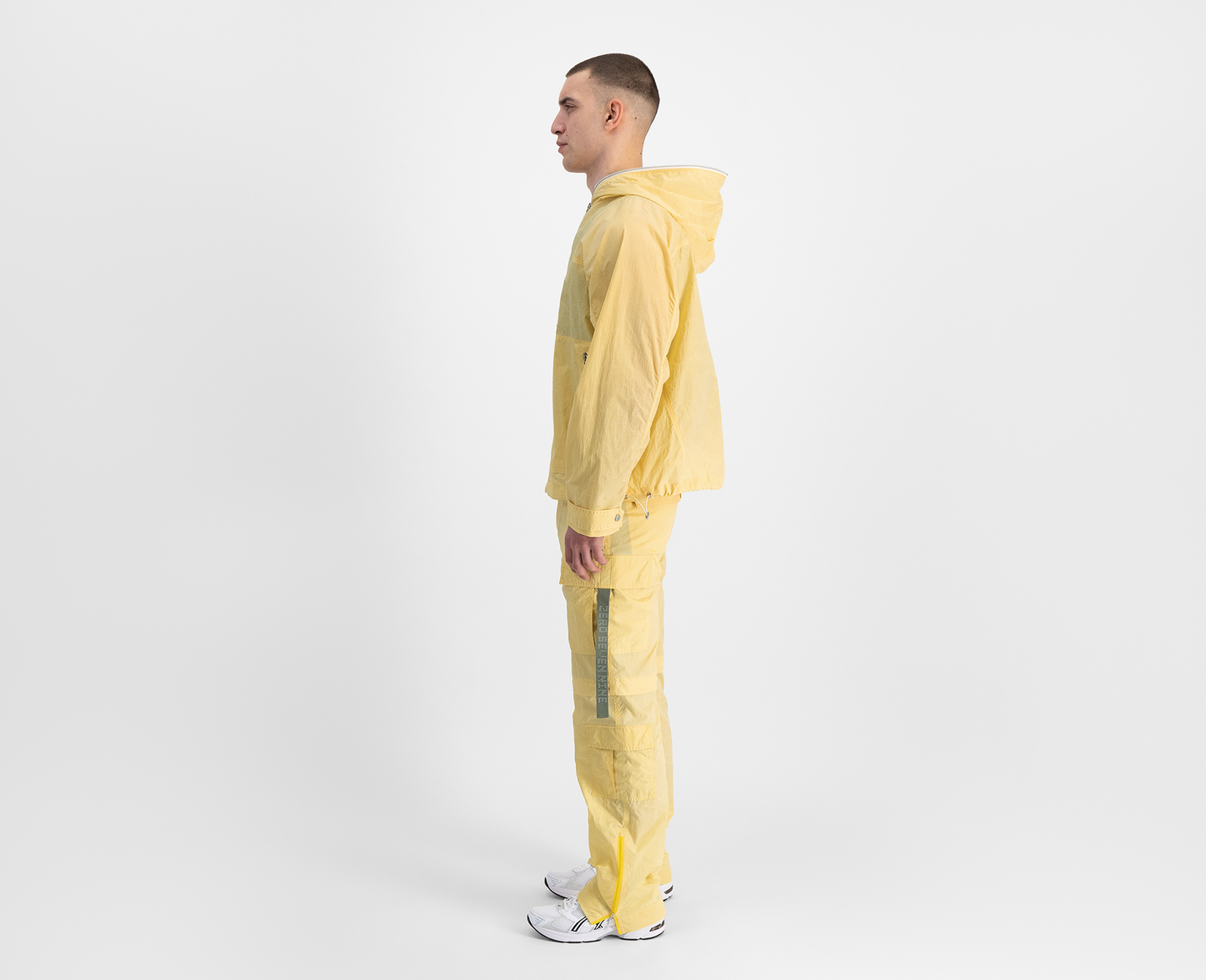  Men's lightweight cargo jacket, yellow